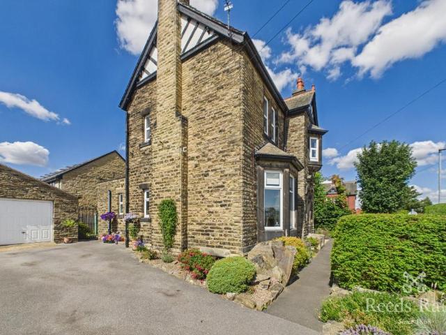 Flat for sale in Ossett, West Yorkshire