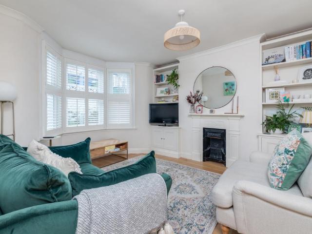 Flat for sale in East Dulwich, Greater London