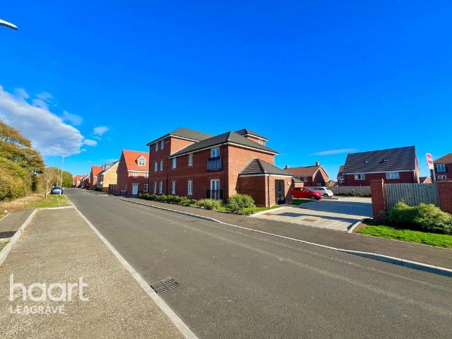 Flat for sale in Houghton Regis, Bedfordshire
