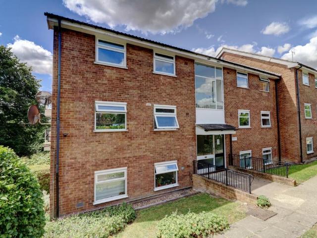 Flat for sale in Buckingham, Totteridge