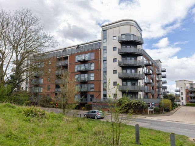 Flat for sale in Royal Borough of Greenwich, Greater London