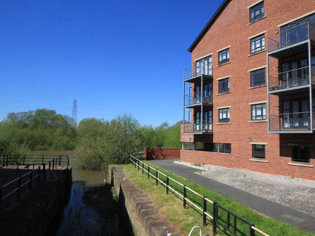 Flat for sale in Hough Green, Two Mills