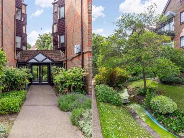 Flat for sale in London Borough of Croydon, Purley