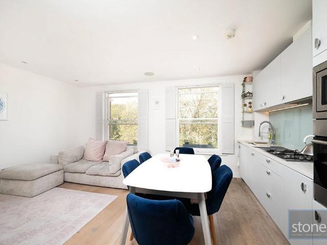 Flat for sale in West Hampstead, Greater London