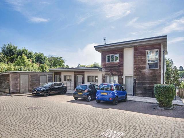 Flat for sale in Reading