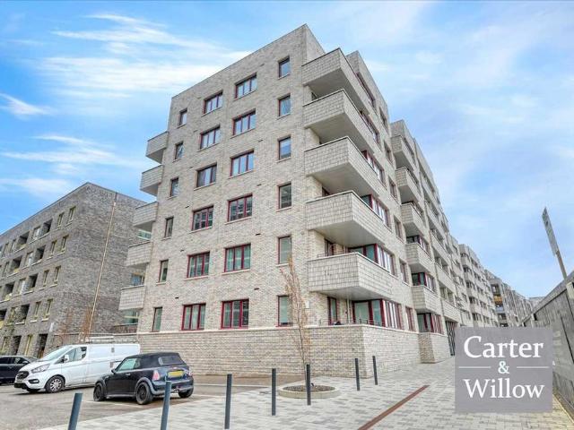 Flat for sale in Barking Riverside, Greater London