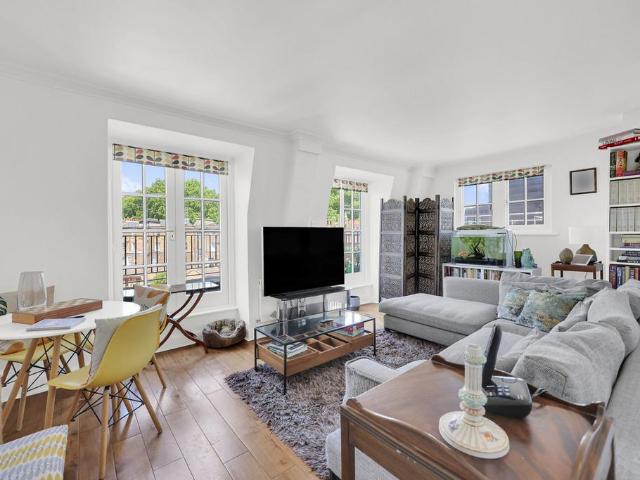 Flat for sale in Saint Pancras, Greater London