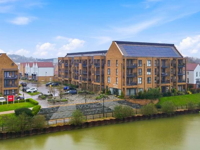 Flat for sale in Strood