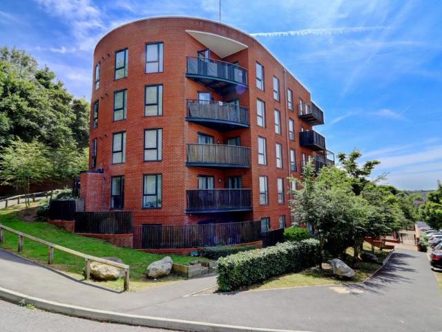 Flat for sale in Totteridge, Buckinghamshire