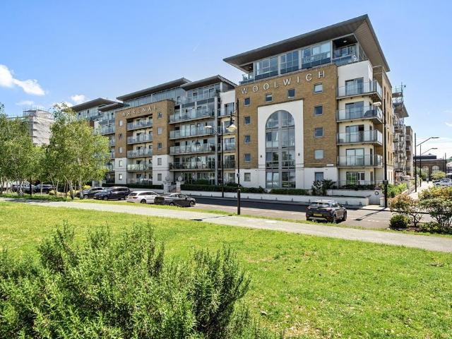 Flat for sale in Greater London