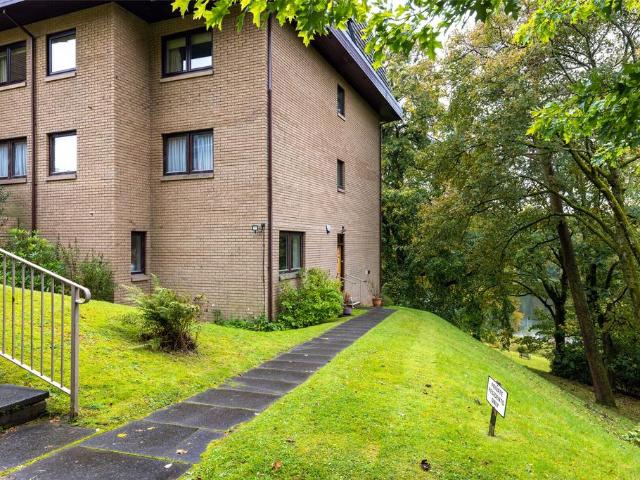 Flat for sale in Bearsden, Scotland