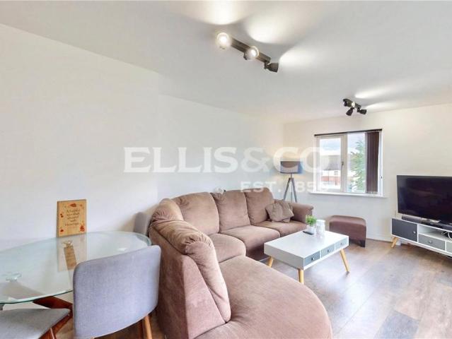 Flat for sale in Sudbury, Greater London