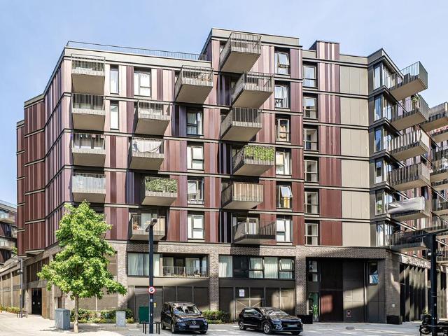 Flat for sale in Hayes, Greater London