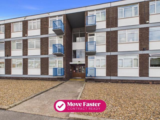 Flat for sale in Kingswood, Hull