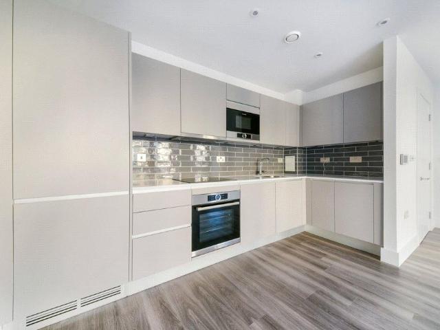 Flat for sale in London Borough of Lewisham, Deptford