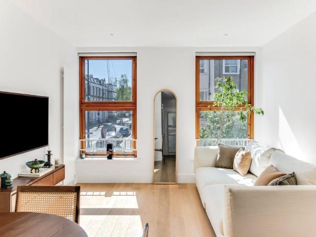 Flat for sale in Chalk Farm, Greater London