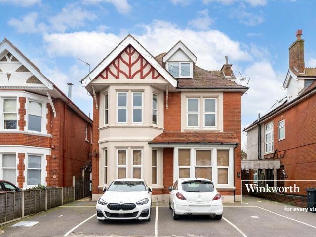 Flat for sale in Pokesdown, Bournemouth