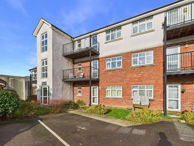 Flat for sale in Chesham