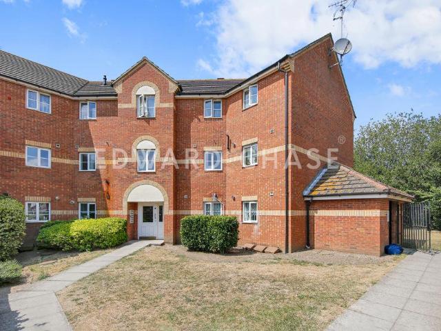 Flat for sale in Chadwell Heath, Greater London