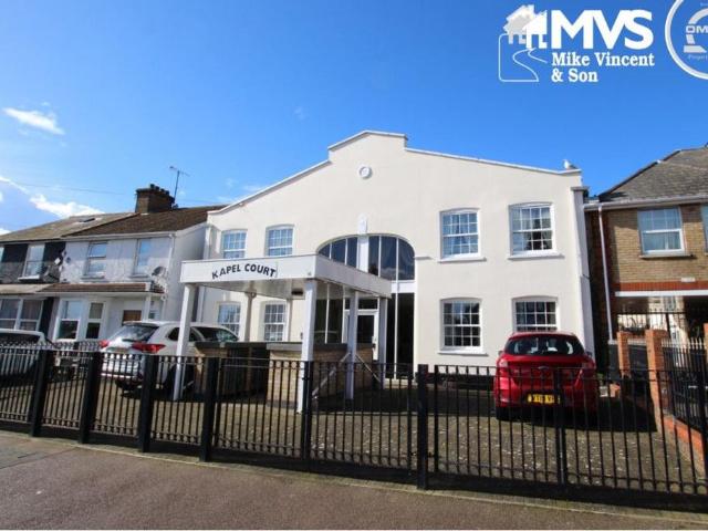 Flat for sale in Dale Hill, Essex