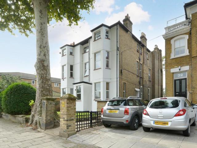 Flat for sale in South Hackney, Greater London