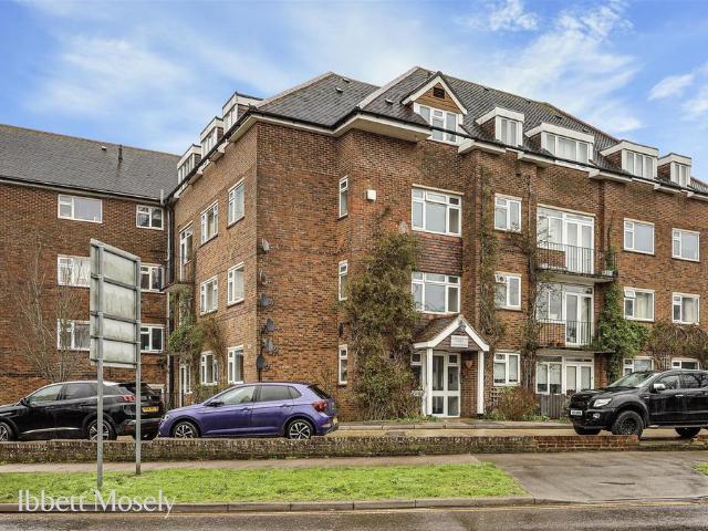 Flat for sale in The Butts, Kent