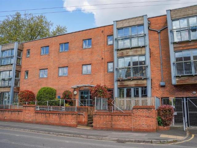 Flat for sale in Georgia, Greater Manchester