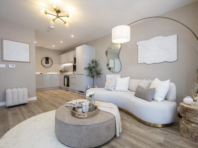 Flat for sale in London Borough of Ealing, Cat Hill