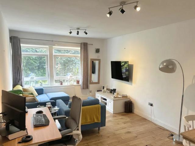 Flat for sale in London Borough of Merton, South Wimbledon
