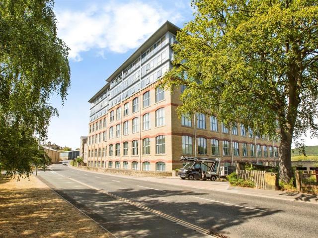 Flat for sale in Elland, West Yorkshire