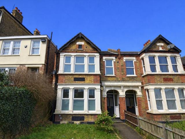 Flat for sale in Shooters Hill, Greater London