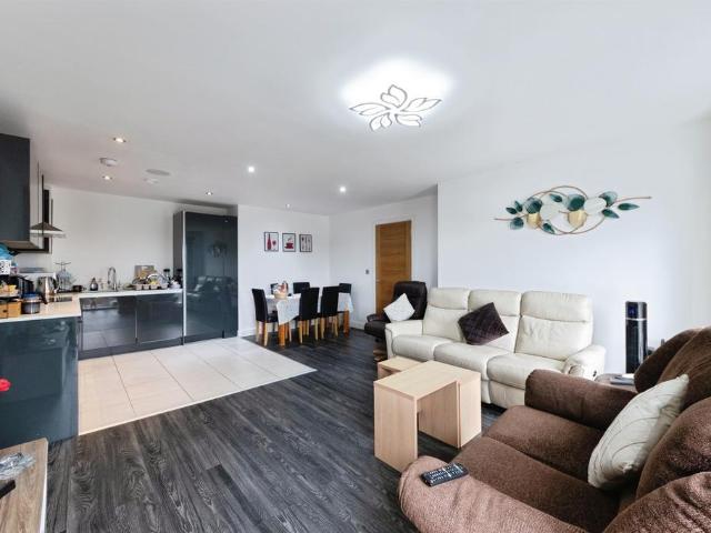 Flat for sale in Shirley, West Midlands