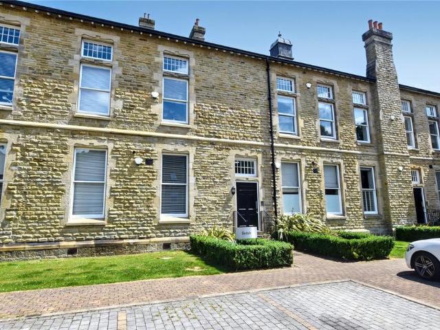 Flat for sale in Tranmere Park, West Yorkshire