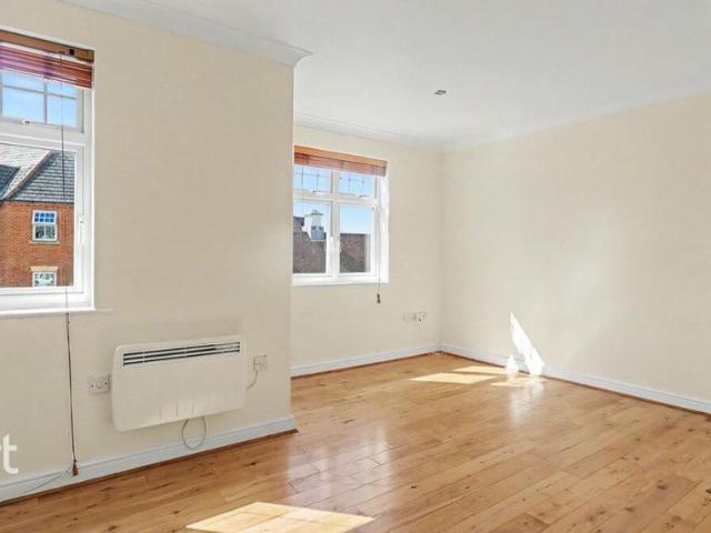Flat for sale in Bridgefield, Kent