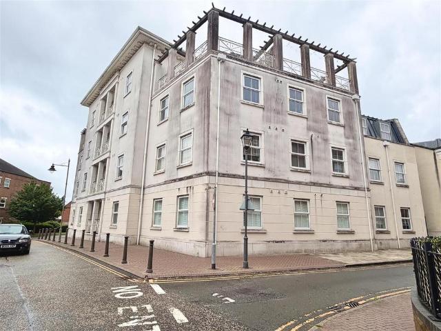 Flat for sale in Dickens Heath, West Midlands