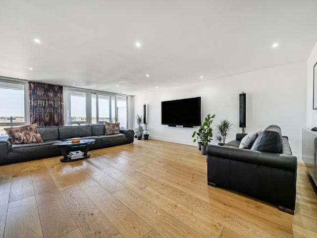 Flat for sale in Ocean Village, City Of Southampton