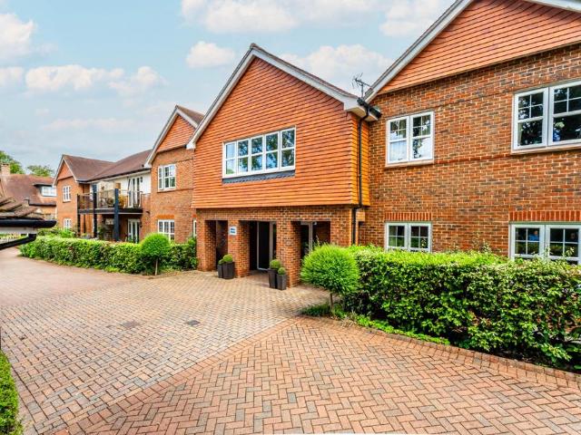 Flat for sale in St Albans, Five Acres