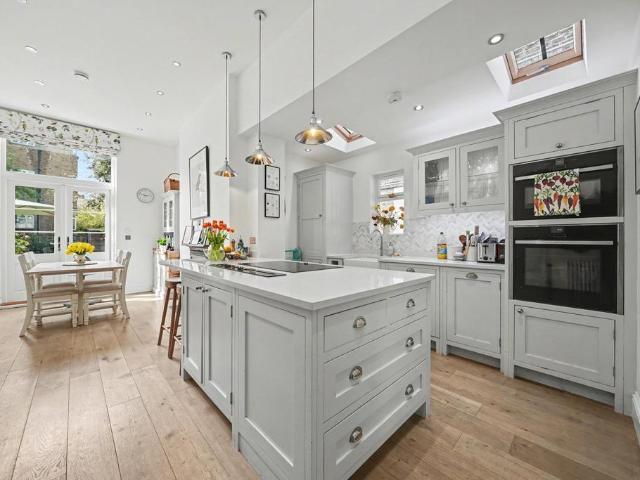 Flat for sale in South Hampstead, Greater London