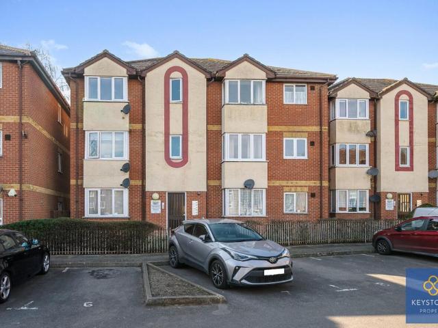 Flat for sale in Harold Hill, Greater London