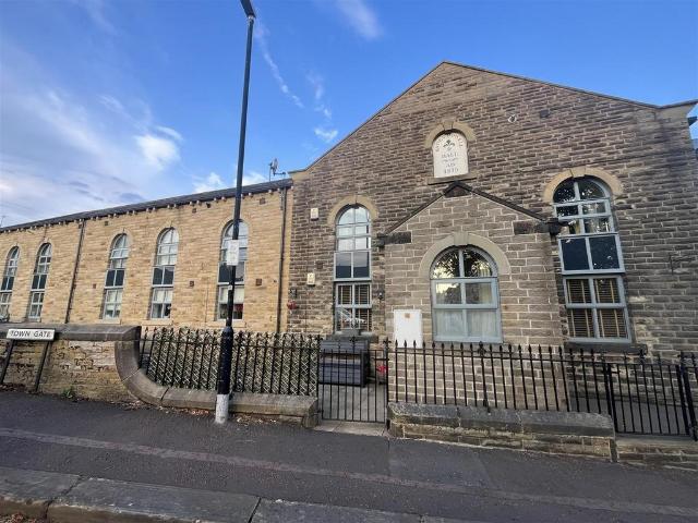 Flat for sale in West Yorkshire
