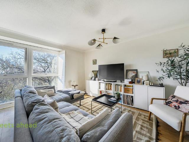 Flat for sale in London Borough of Croydon, Upper Norwood