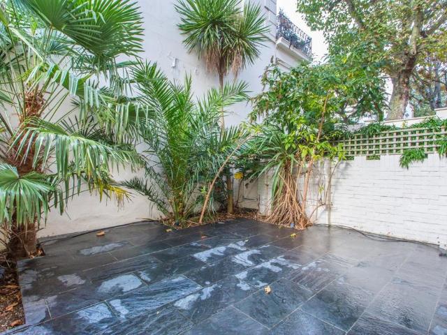 Flat for sale in St. John's Wood, Greater London