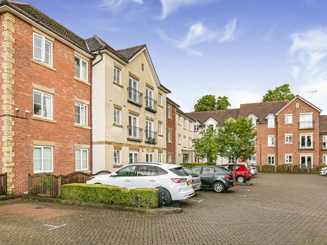 Flat for sale in Row Town, Surrey