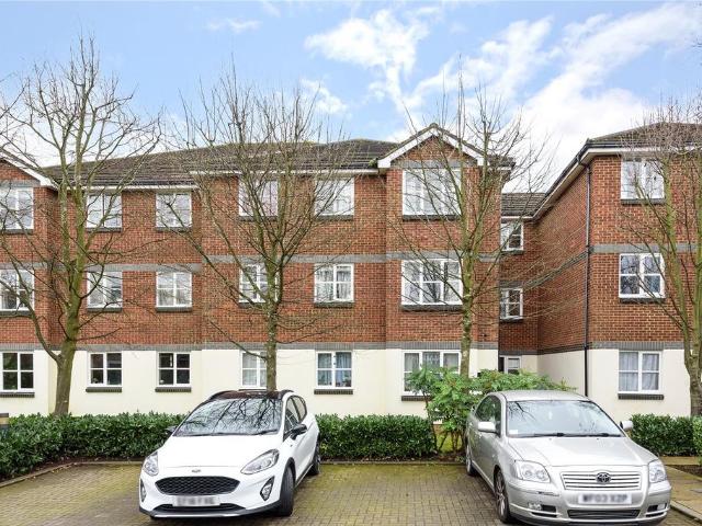 Flat for sale in London Borough of Hounslow, Greater London