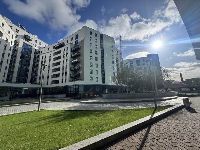 Flat for sale in Richmond Hill, West Yorkshire