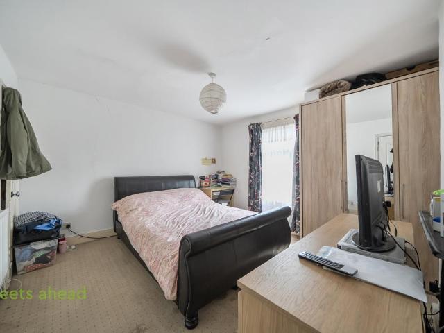 Flat for sale in London Borough of Croydon, Selhurst