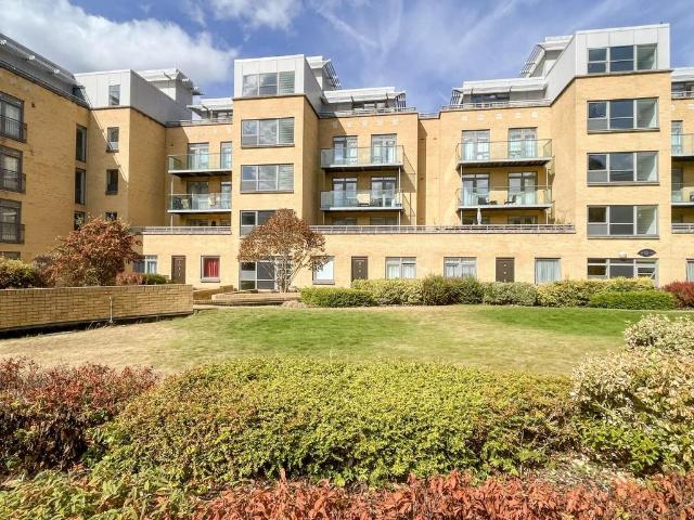 Flat for sale in Arbury, Cambridgeshire
