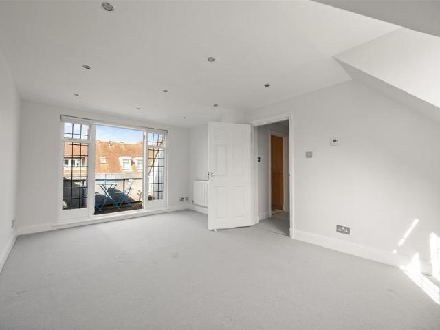 Flat for sale in Belsize Park, Cat Hill