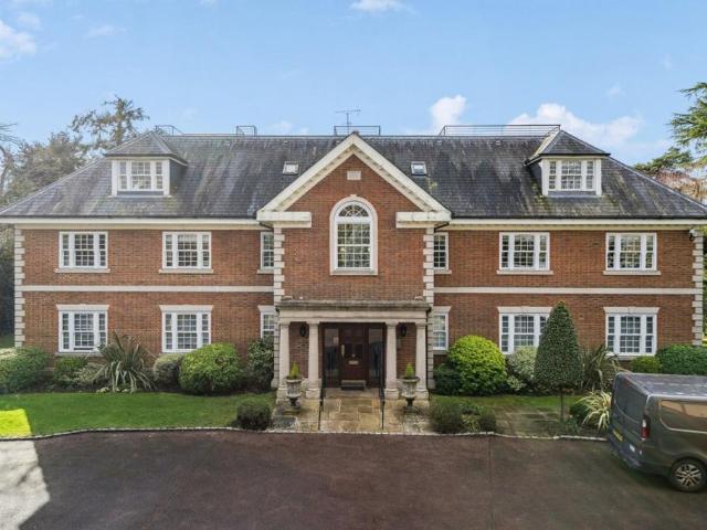 Flat for sale in Beaconsfield, Penn Bottom