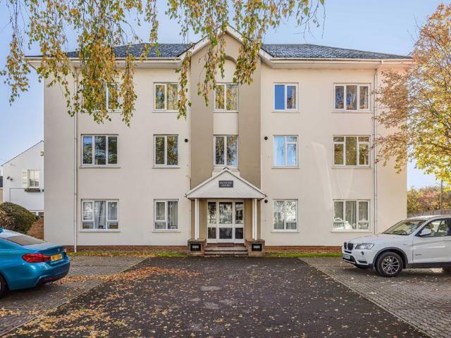 Flat for sale in Golden Valley, Gloucestershire